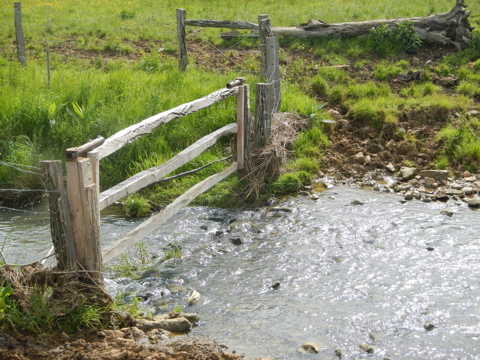 Mise en place d'un passage à gué avec porte basculante